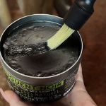 Image sur Onguent noir protecteur pour sabots à l'huile de cade & charbon actif - NOUVEAU